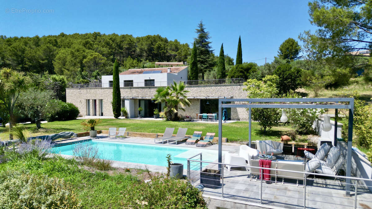 Maison à PERNES-LES-FONTAINES