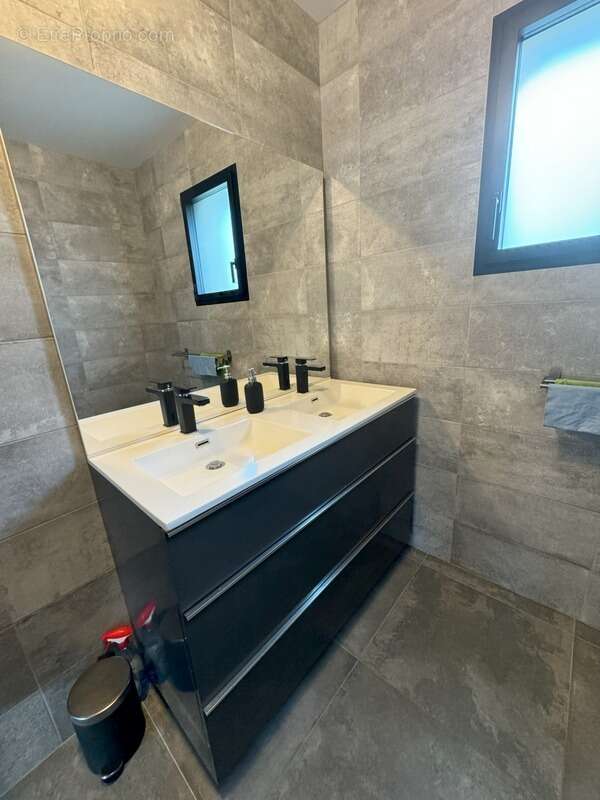 Maison à PLOUNEOUR-TREZ