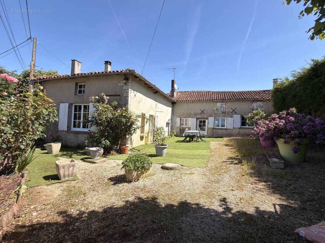 Appartement à TAIZE-AIZIE