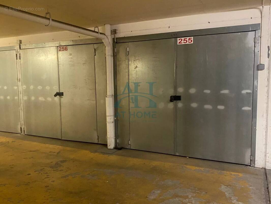 Parking à PARIS-10E