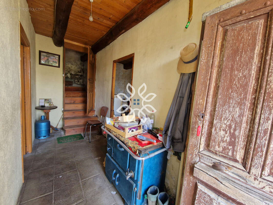 Maison de campagne avec dépendances et terrain de 1 193 m2 à Laurie - photo 12