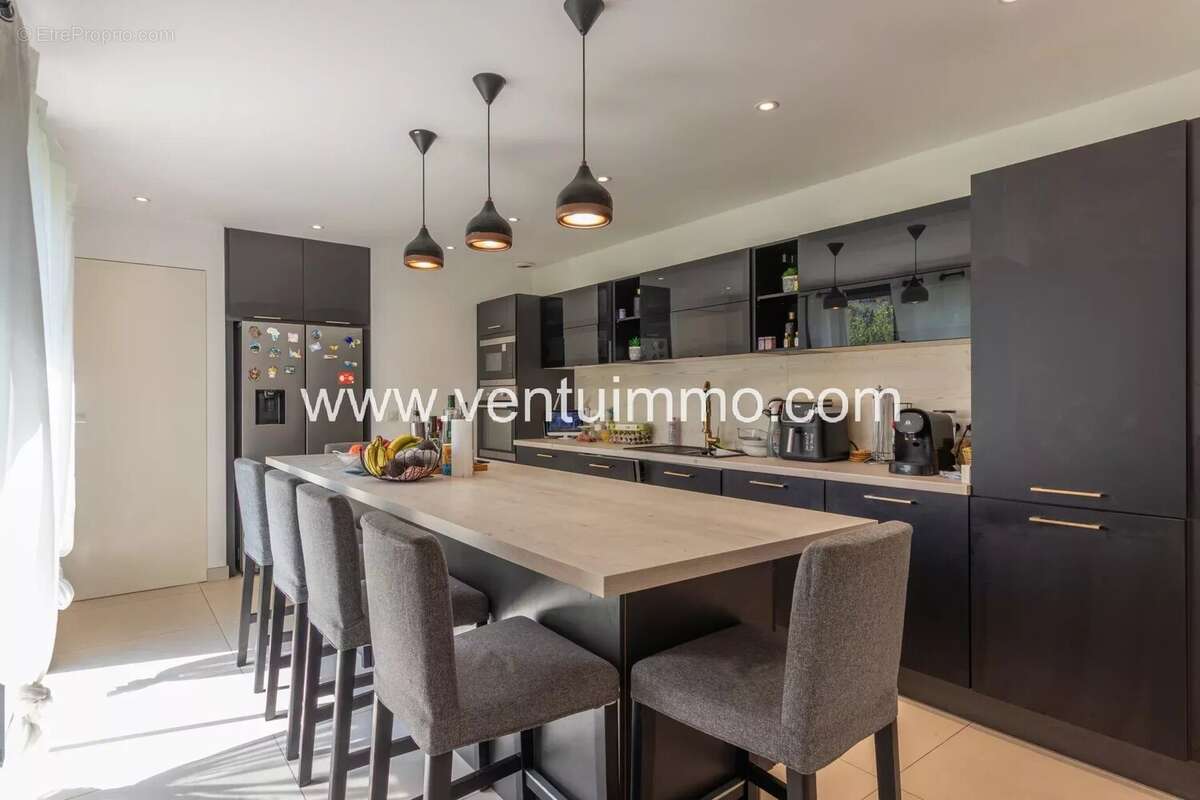 Cannes la bocca villa neuve avec jardin fleuri - photo 7