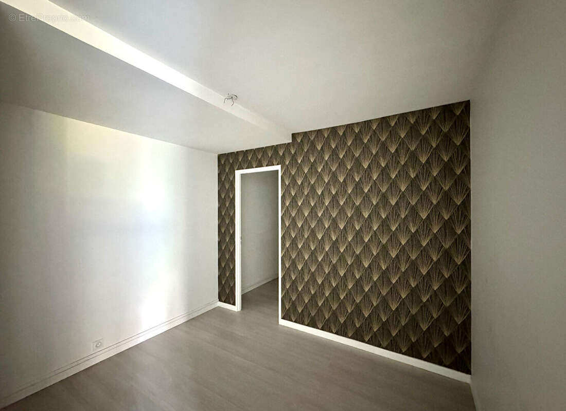 CHAMALIÈRES / Rez-de-jardin à vendre pour habitation ou profession libérale ! - photo 14