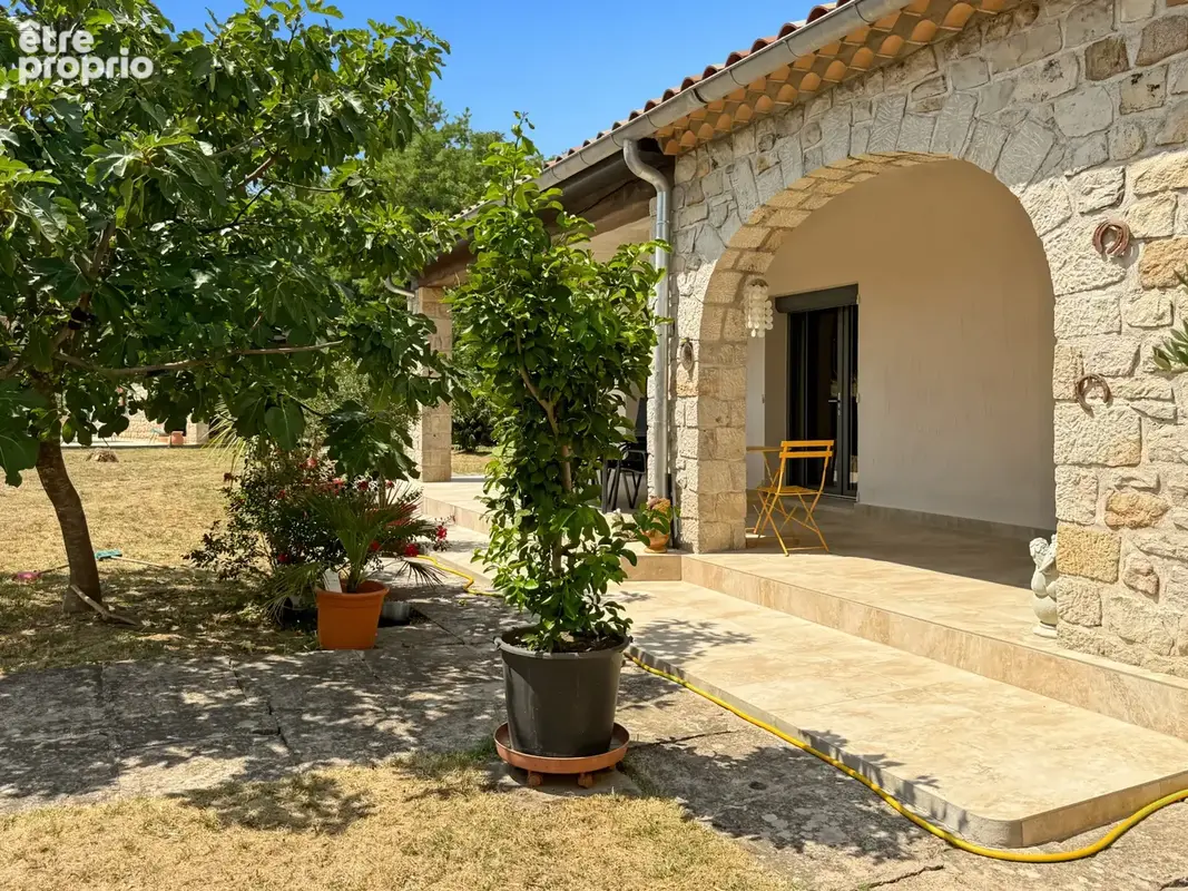 Superbe Maison en Pierre   Entièrement Rénovée   6 Chambres   Piscine   124 m2 de Garage & Ateliers   Terrain - photo 8