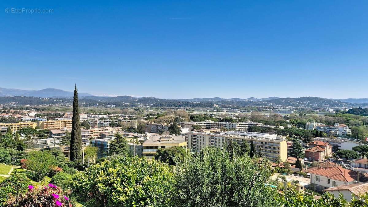 Maison à MANDELIEU-LA-NAPOULE