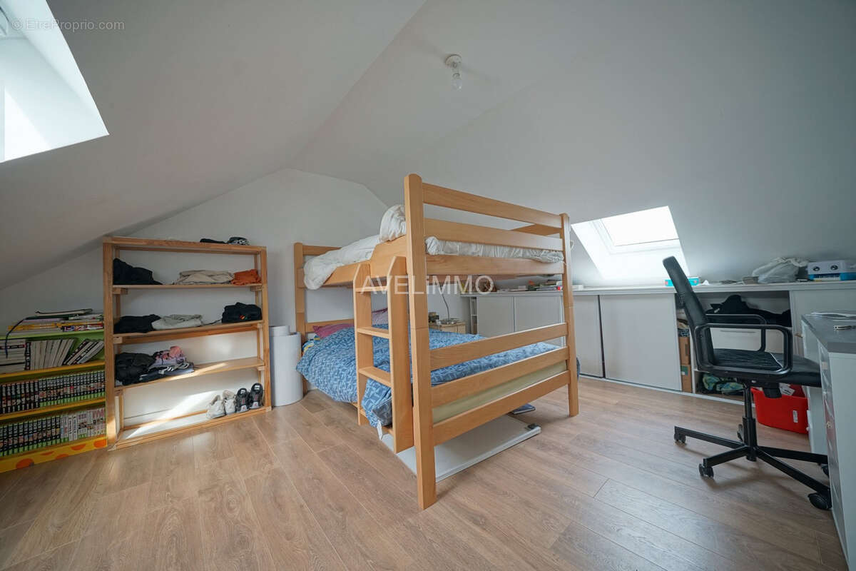 Maison à LA QUEUE-LES-YVELINES