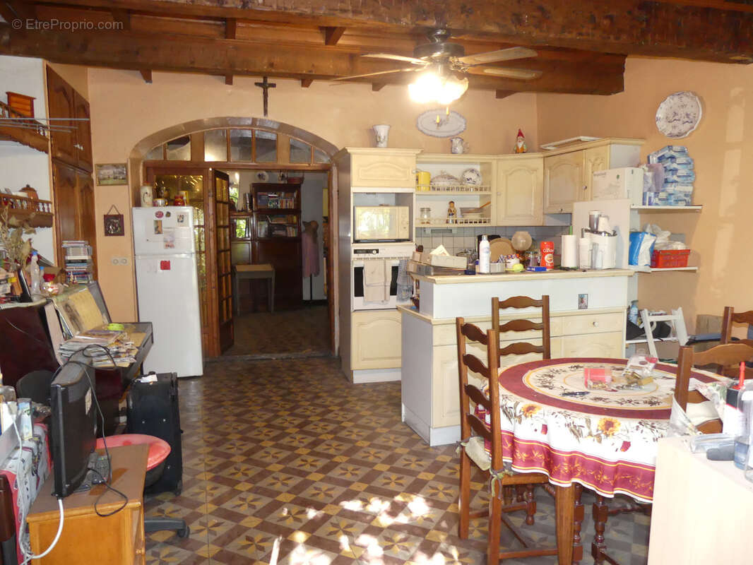 Mouriès (13) : Maison de village spacieuse sur 3 niveaux - photo 8
