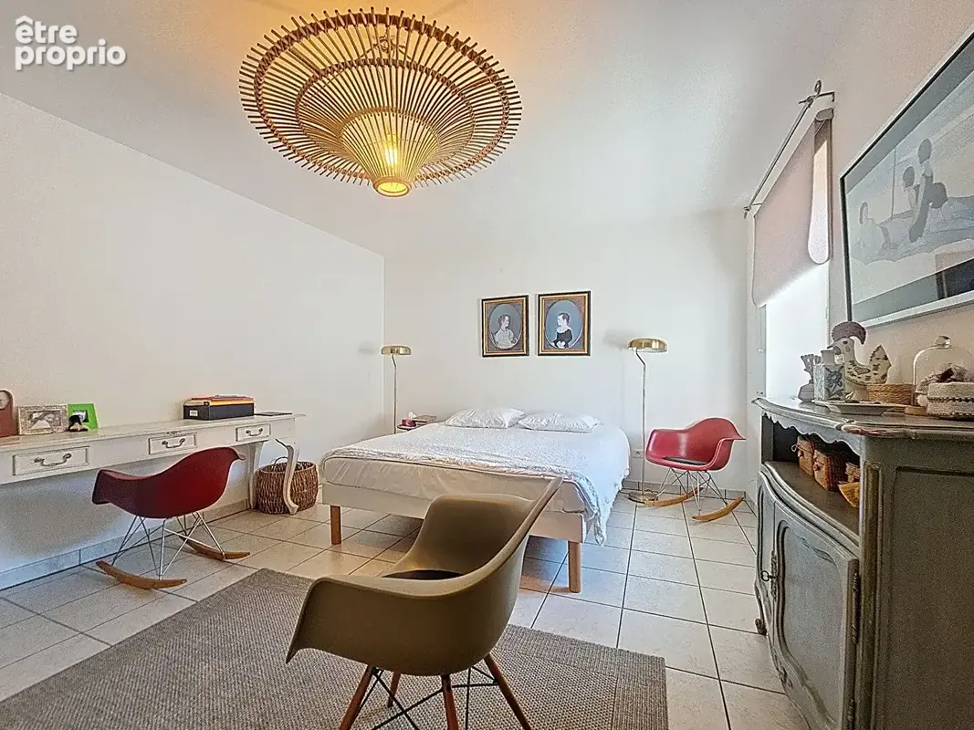 Villeneuve-lès-Avignon. Appartement 3 pièces de 102 m² avec ascenseur et parking - photo 2