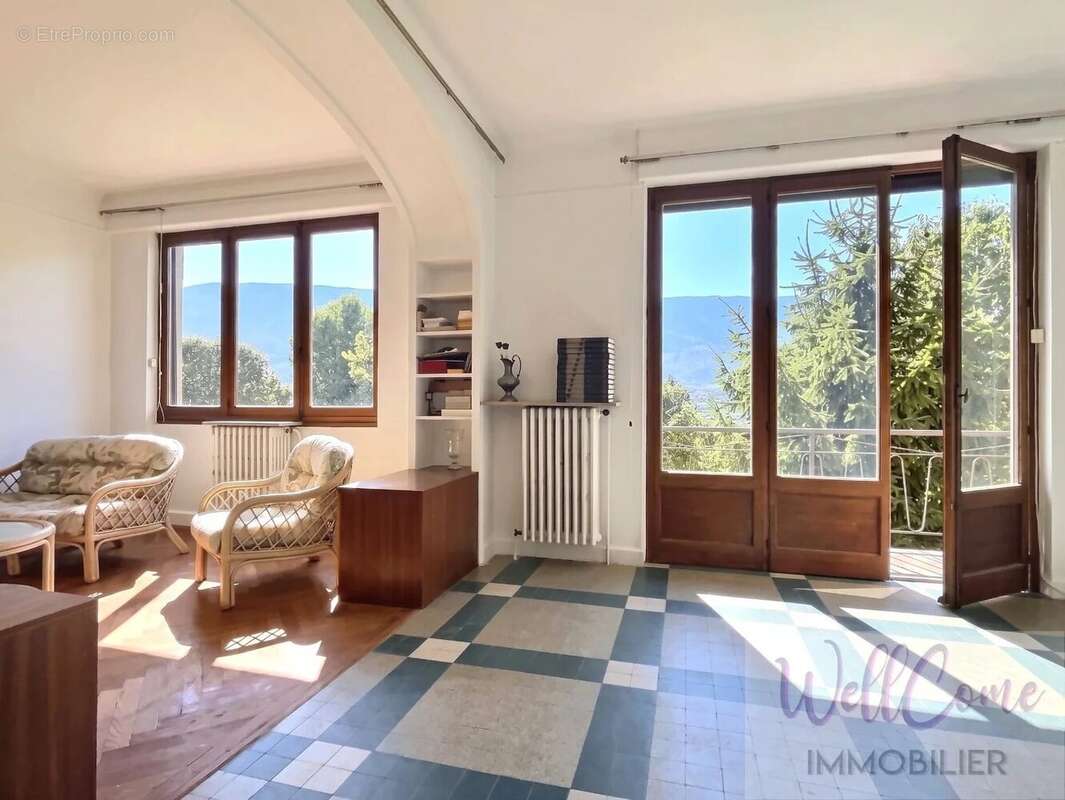 Voglans Centre maison 7 pièces 222 m² sur terrain 1363 m² - vues dégagées - photo 3