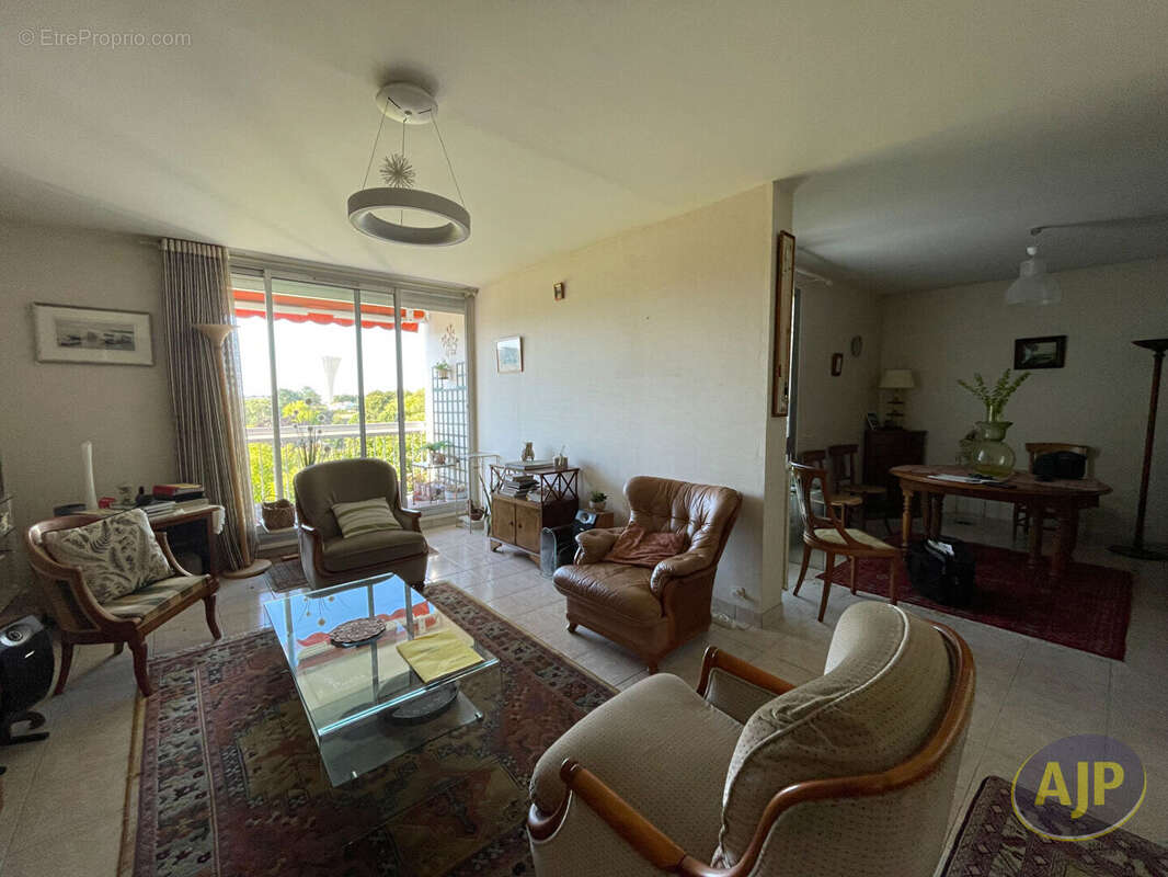 Appartement à SAINTES