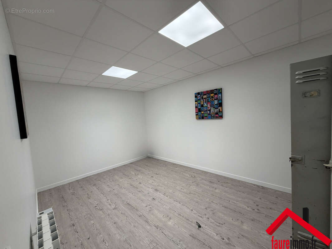Local commercial - photo 3