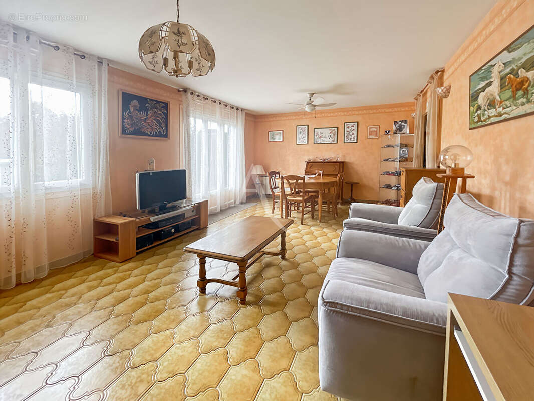 Maison à VERNEUIL-L&#039;ETANG