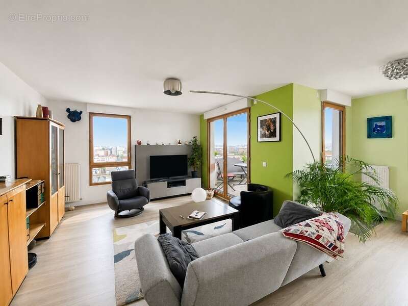 Aubervilliers (93) - front populaire - 5 pieces - 3 chambres - 110m2 - beaux volumes - lumineux - etage eleve - vue degagee - te - photo 2