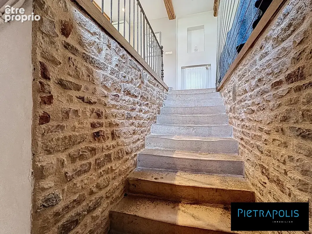 Maison 8 pièces 144 m² à vendre à Lugny (71260) - photo 8
