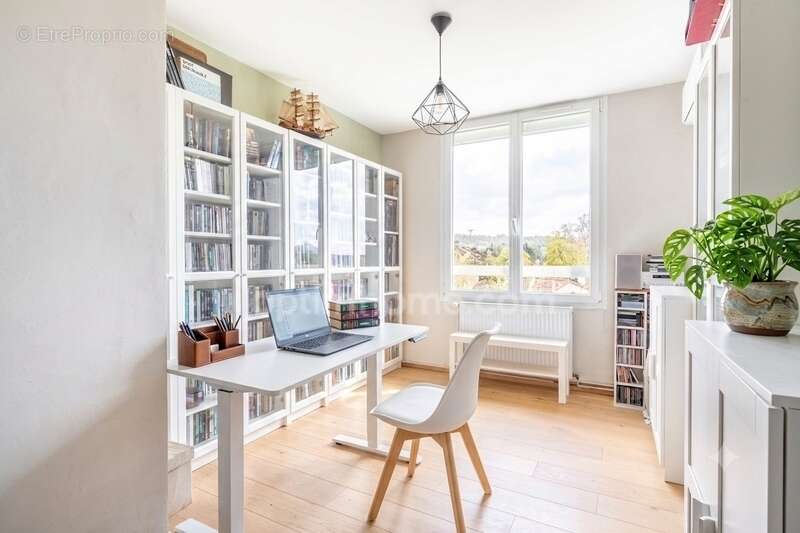 Appartement à NEUVILLE-SUR-SAONE