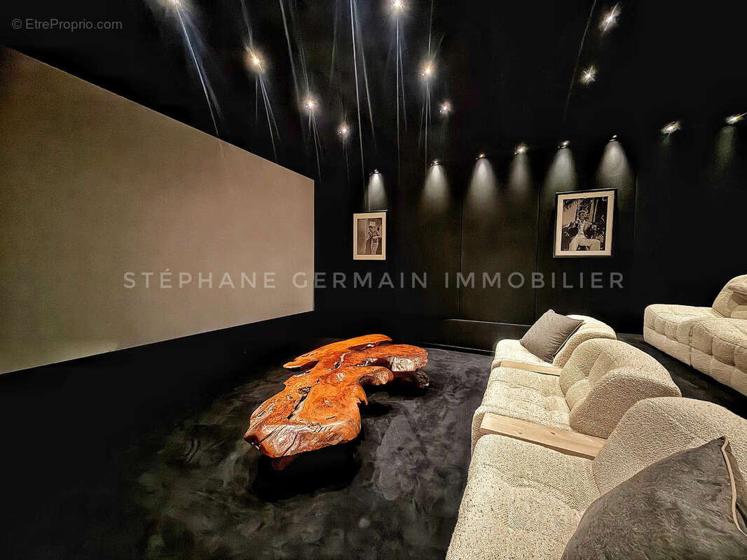 Maison à DEMI-QUARTIER