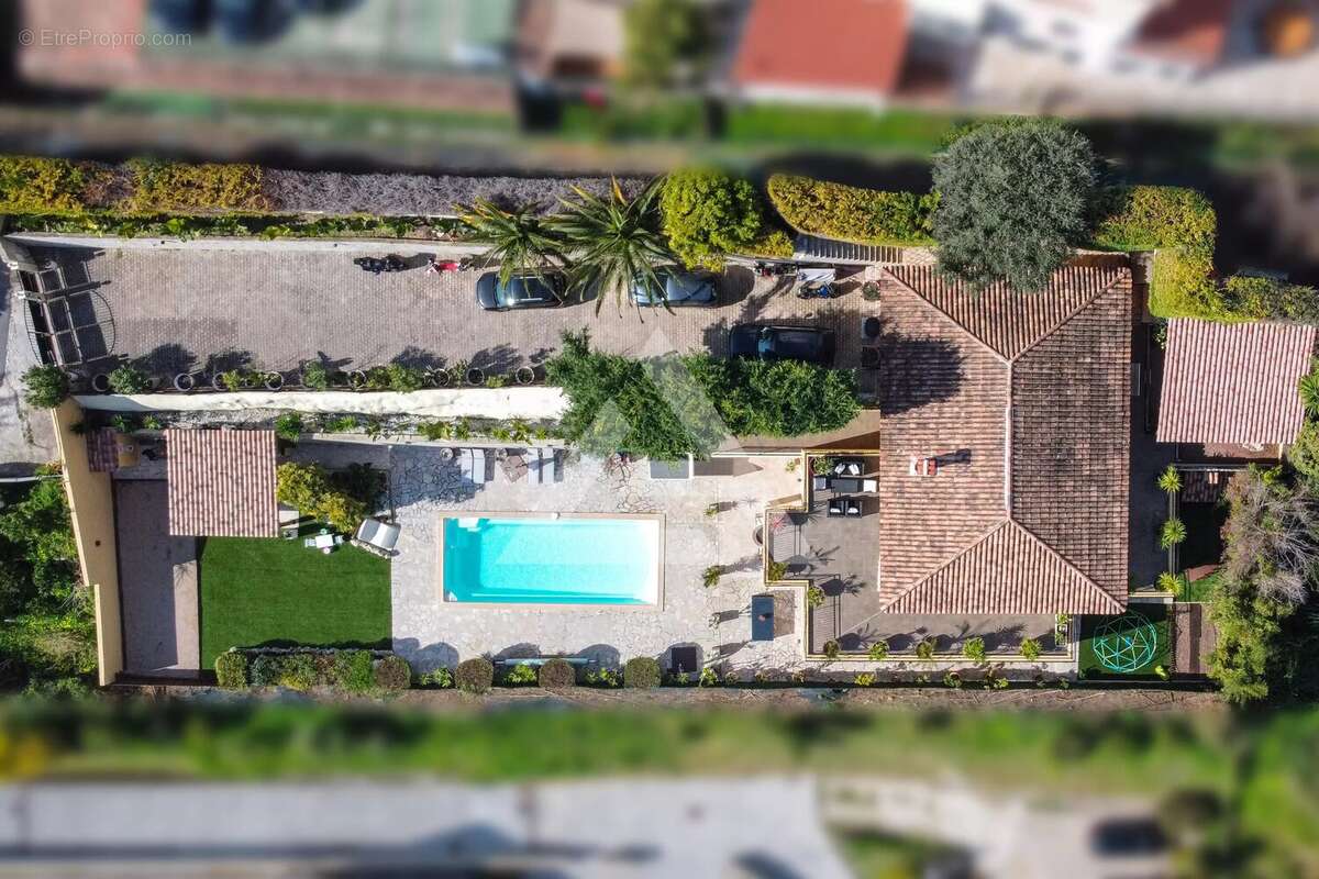 Maison à EZE