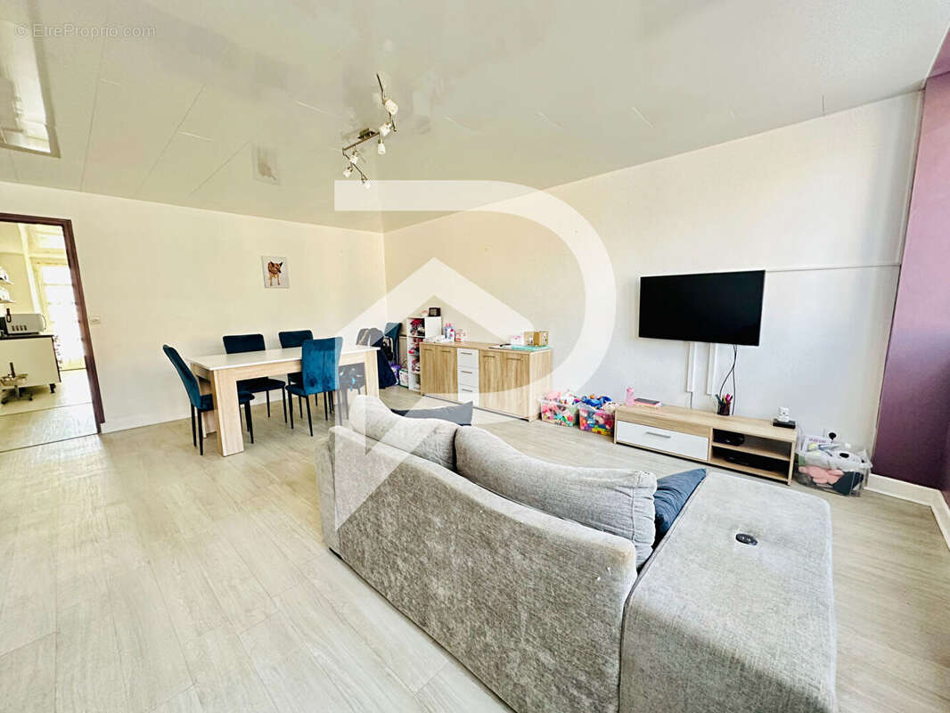 Maison à MANDRES-LA-COTE