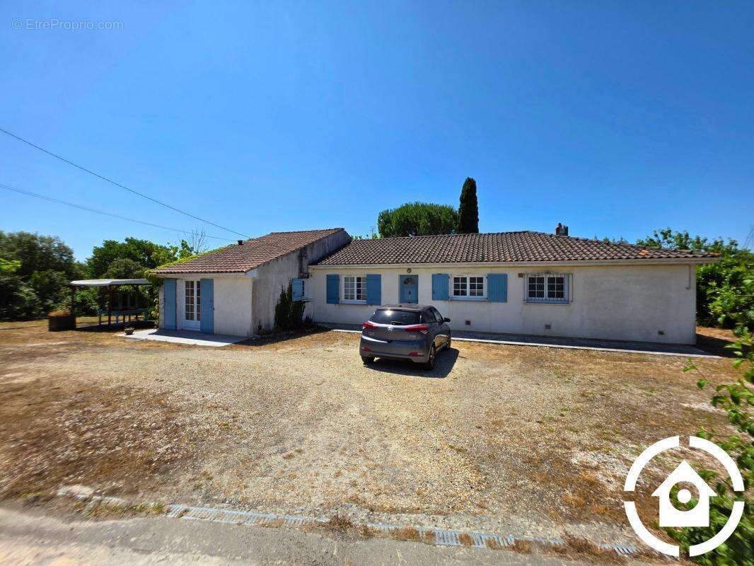 Maison à GENSAC-LA-PALLUE