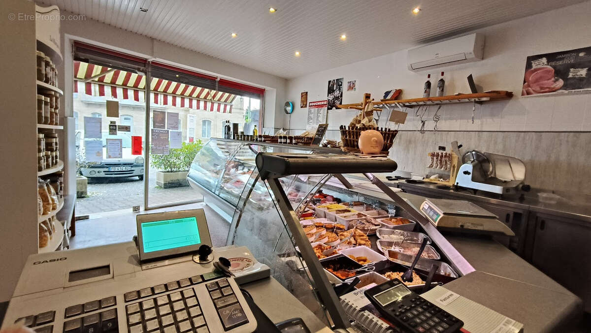 Commerce à SAINT-CHRISTOLY-DE-BLAYE