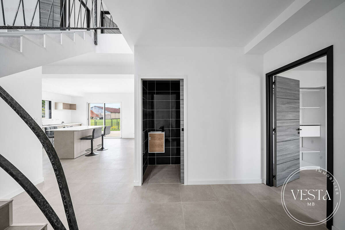 Maison à COLLONGES-LES-PREMIERES