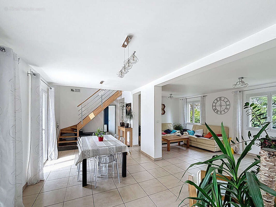 Maison à BLYES
