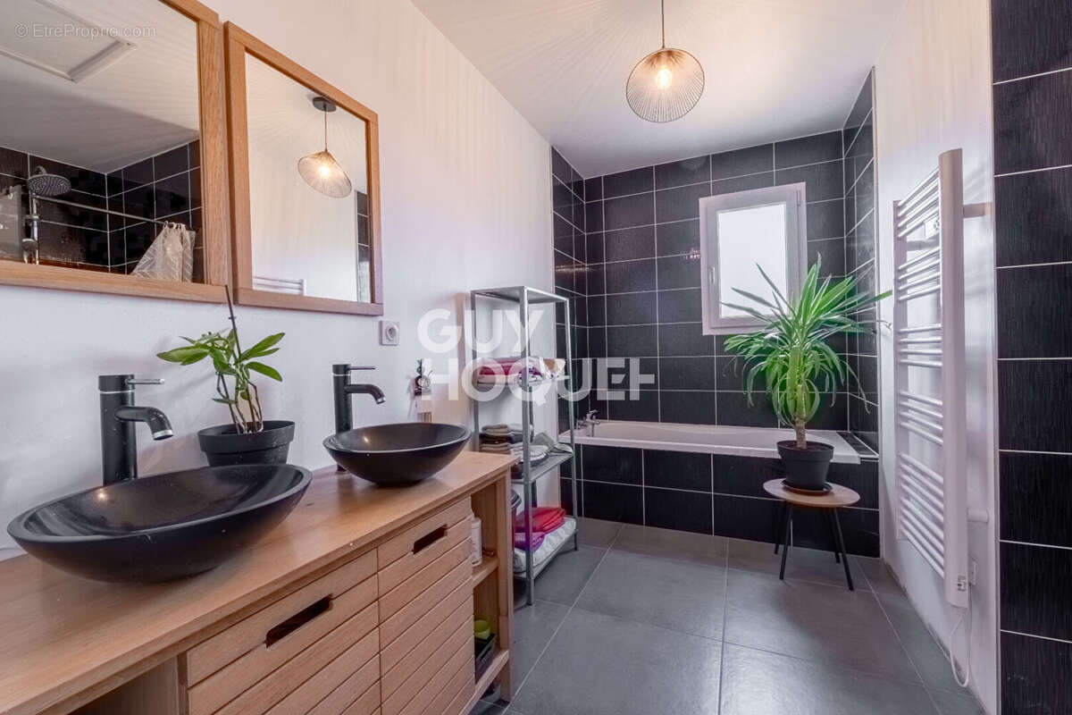 Maison à CHARBONNIERES-LES-VIEILLES