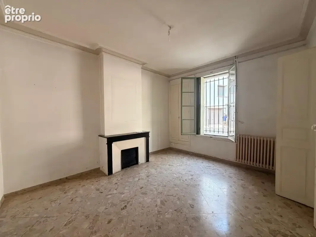 NIMES ARENES Maison de ville 7 pièces de 182 m2 avec jardin et dépendance - photo 5