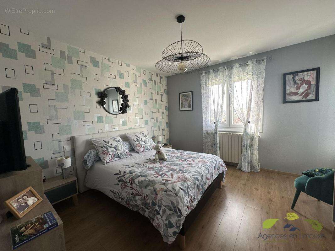 Maison à SAINT-LEONARD-DE-NOBLAT