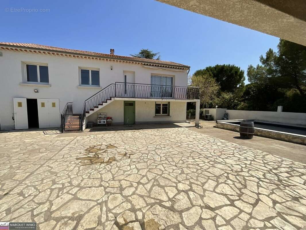 Beau potententiel !!! Pour cette lumineuse villa T4 offrant 92 m² + véranda de 37 m² + apt T2 de 50 m²  4 faces sur 1 069 m² ave - photo 28