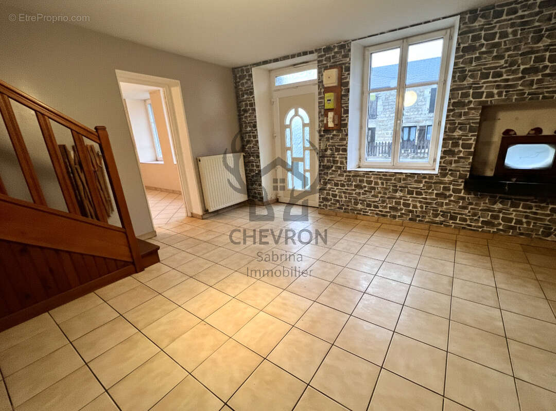 Maison de village avec garage,terrasse et jardin - 133 m2 - CHAMPLIN - photo 2