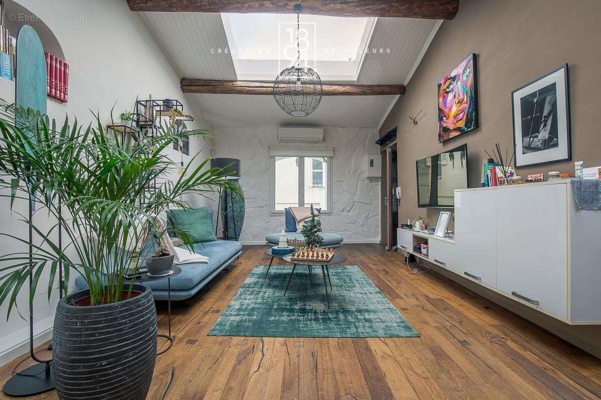 Appartement à MARSEILLE-7E