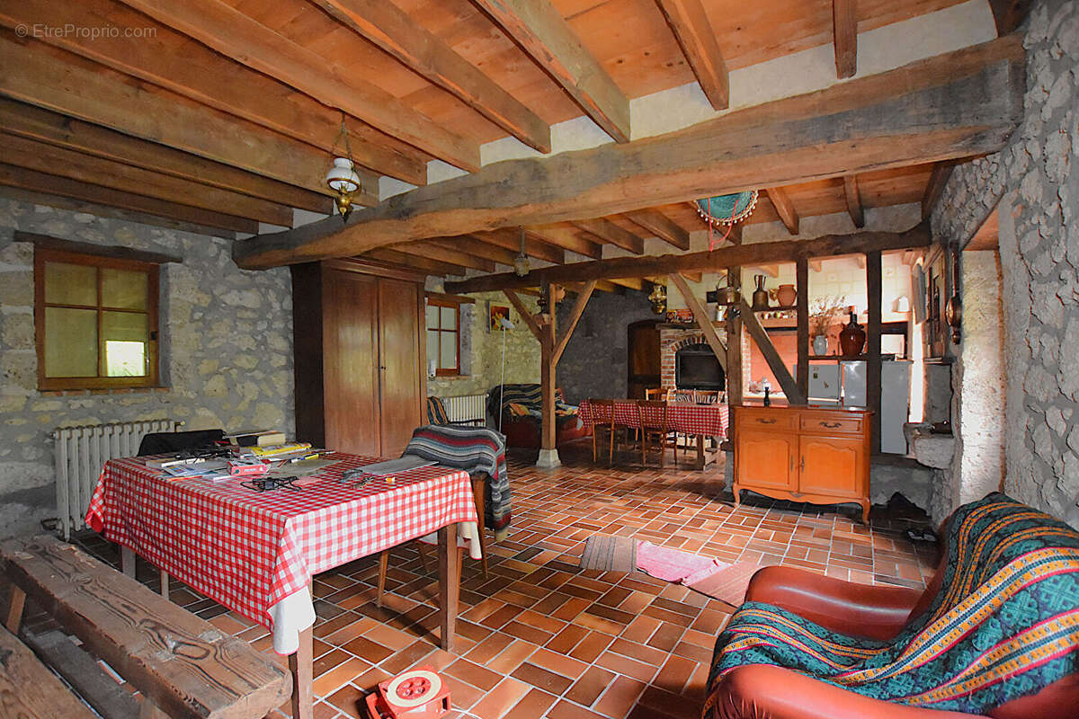 Maison à MONTAIGU-LE-BLIN