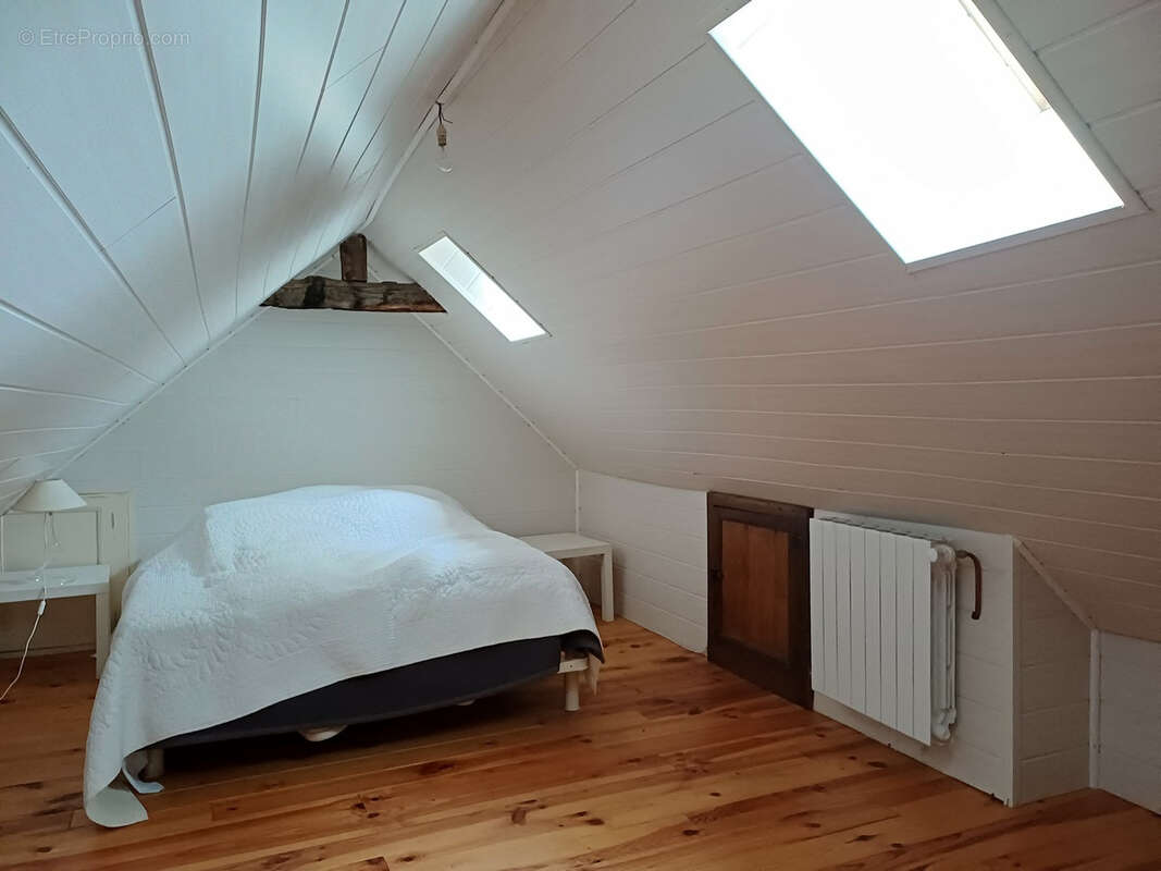 Maison à SALLES-COURBATIES