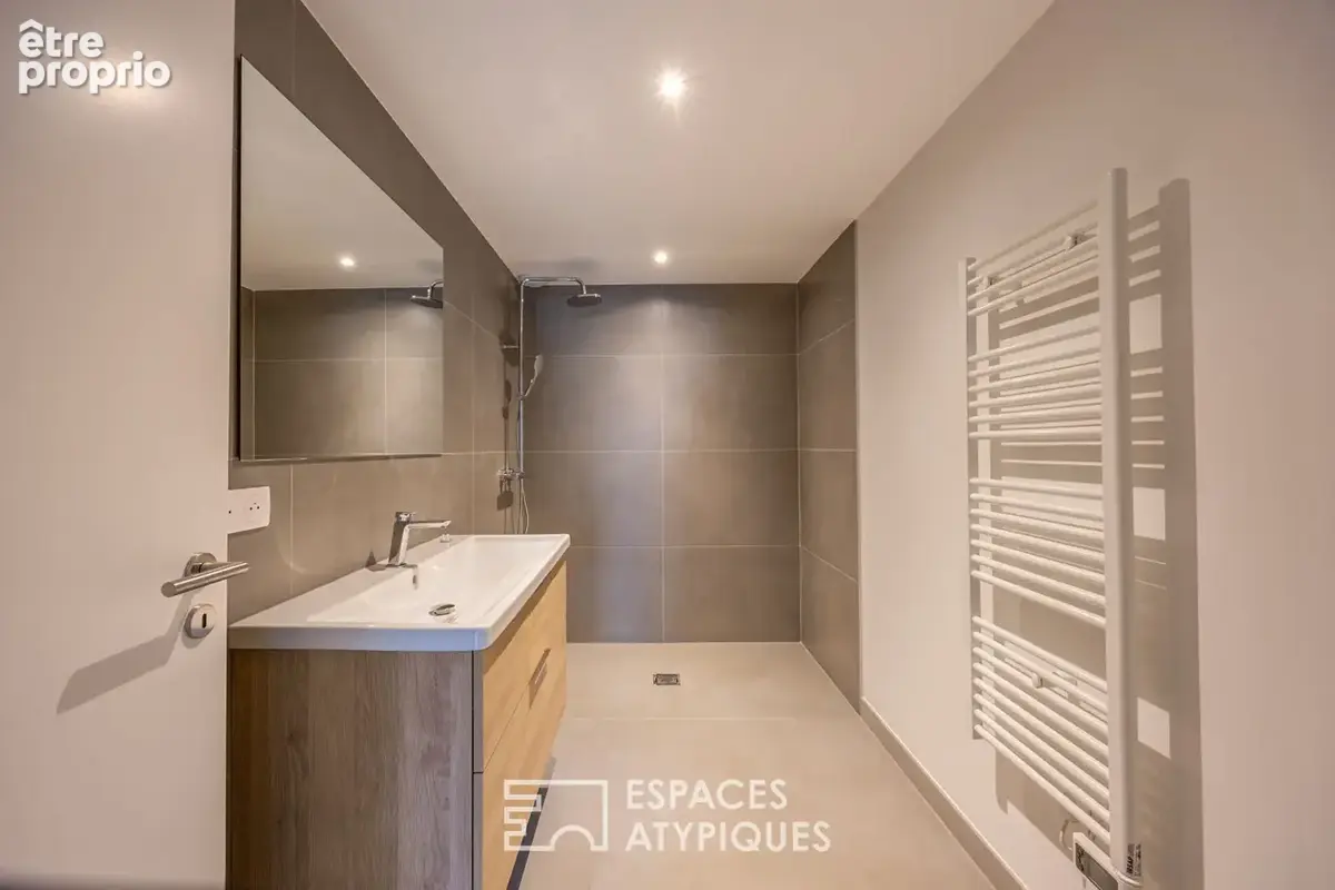 Loft contemporain en duplex et sa terrasse dans une ancienne friche industrielle - photo 8
