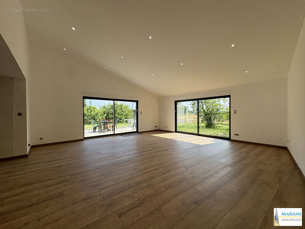 Maison à VOUILLE-LES-MARAIS