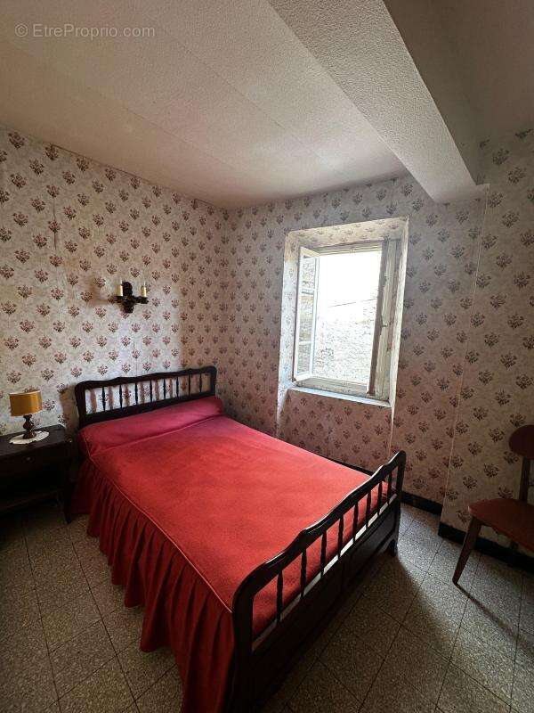 Maison à COUSTAUSSA