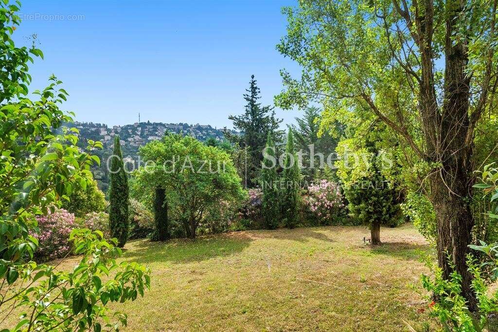 Villa florentine de plain-pied avec maison d’invités et piscine à Grasse Saint-François - photo 7