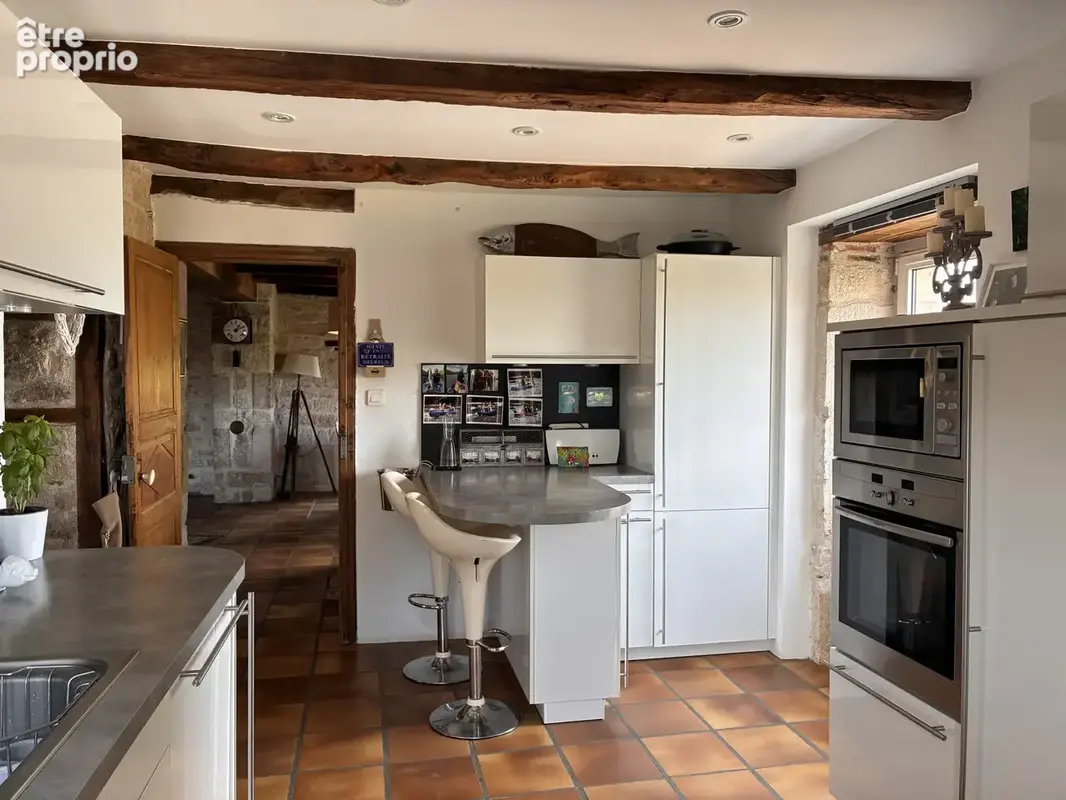 Ensemble quercynois avec pigeonnier, grange en pierre, piscine et gîte. - photo 10