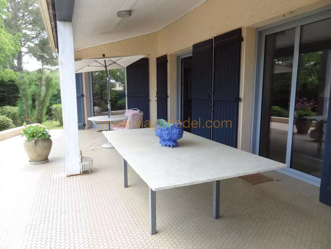 Maison à SAINT-CLEMENT-DE-RIVIERE