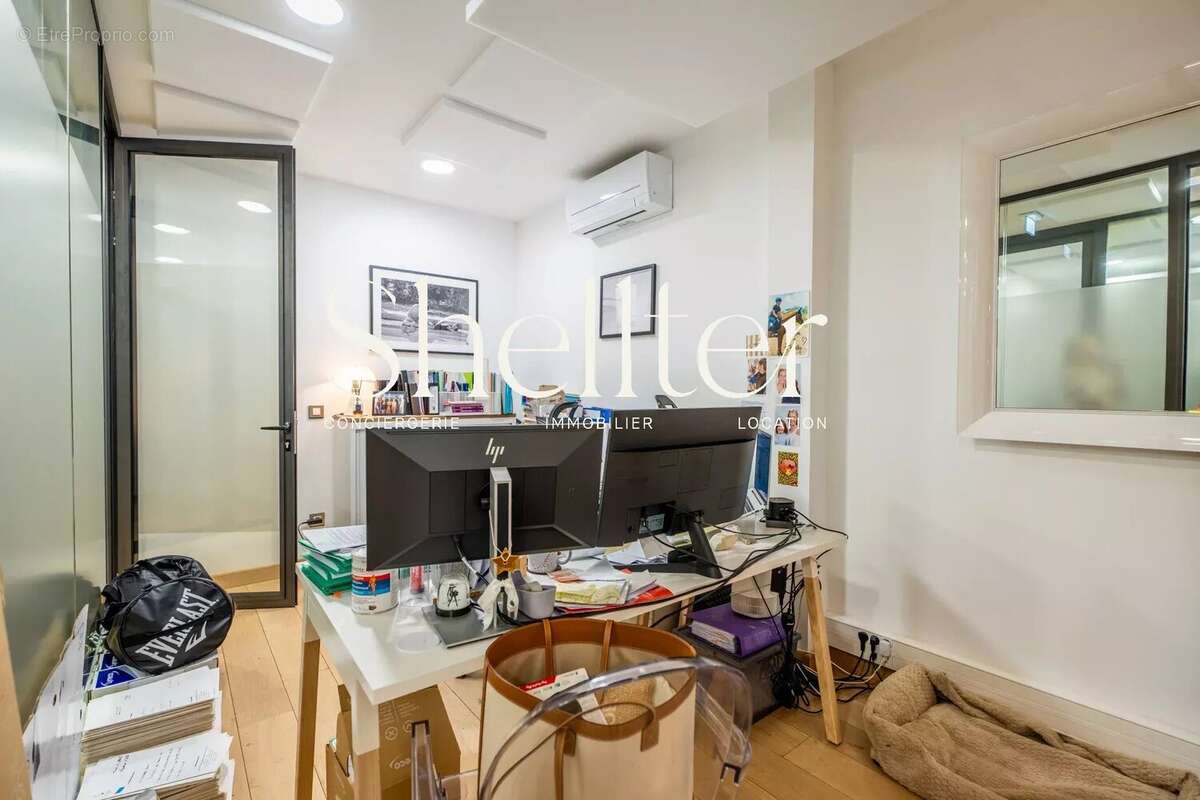 À vendre - Bureau de prestige 128 m² - Parking - Saint-Tropez - photo 2