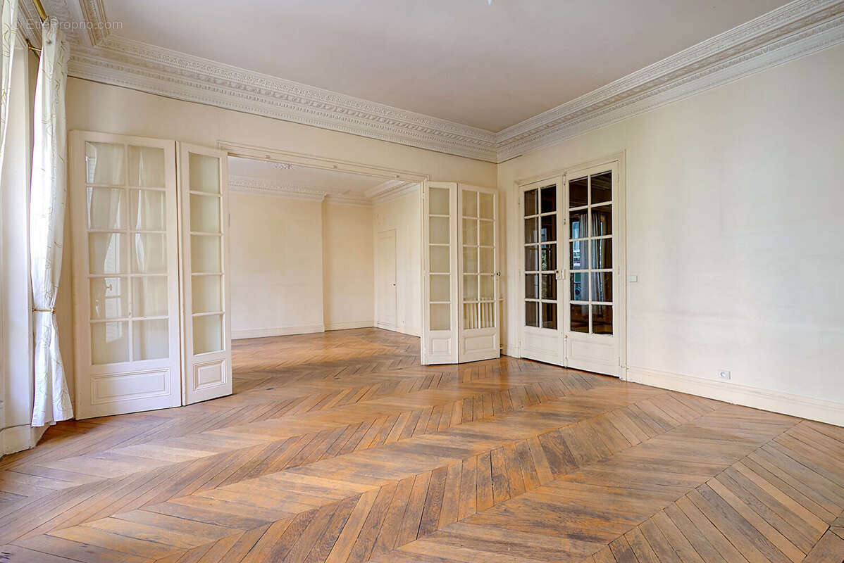 Appartement à NEUILLY-SUR-SEINE