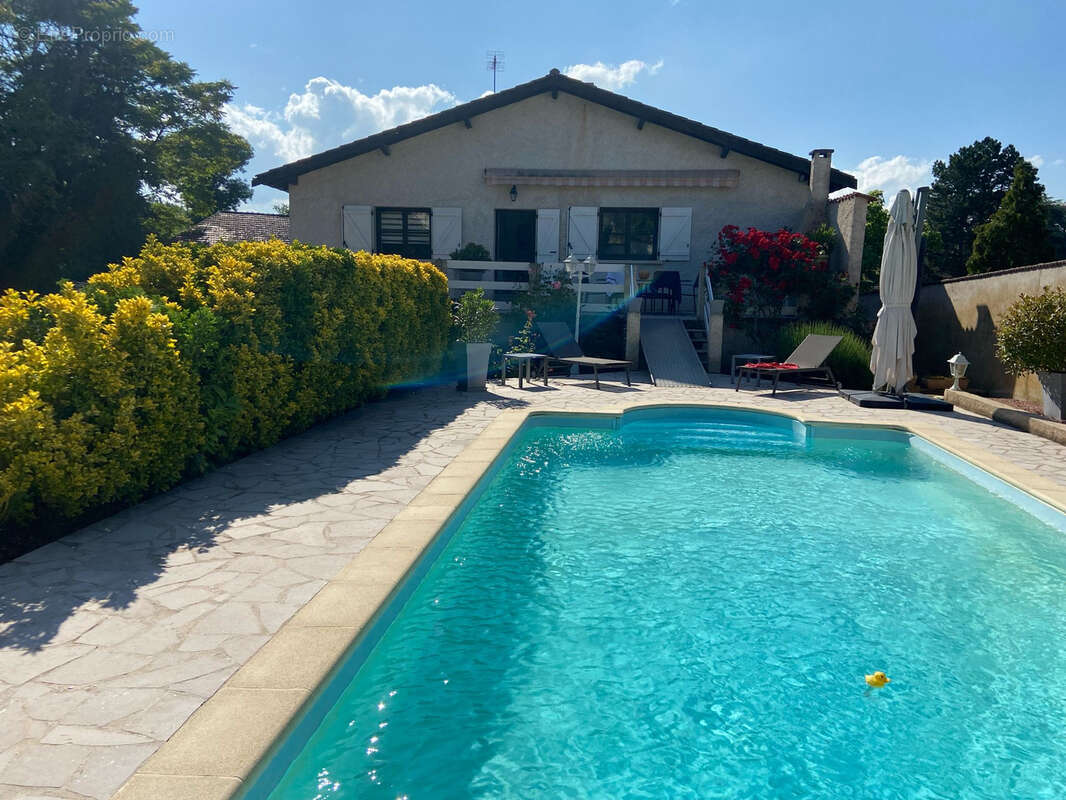 Maison à COMMELLE-VERNAY