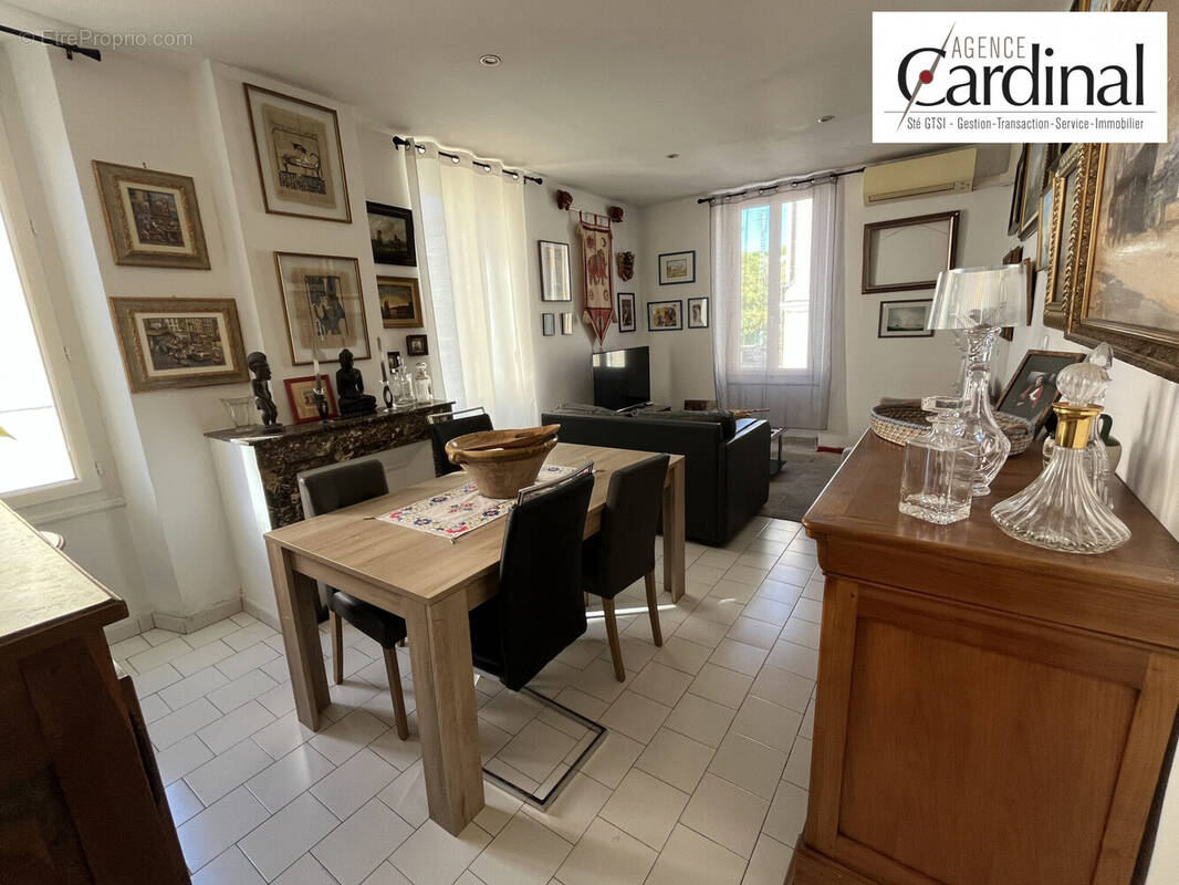 Pièce à vivre - Appartement à PORT-DE-BOUC