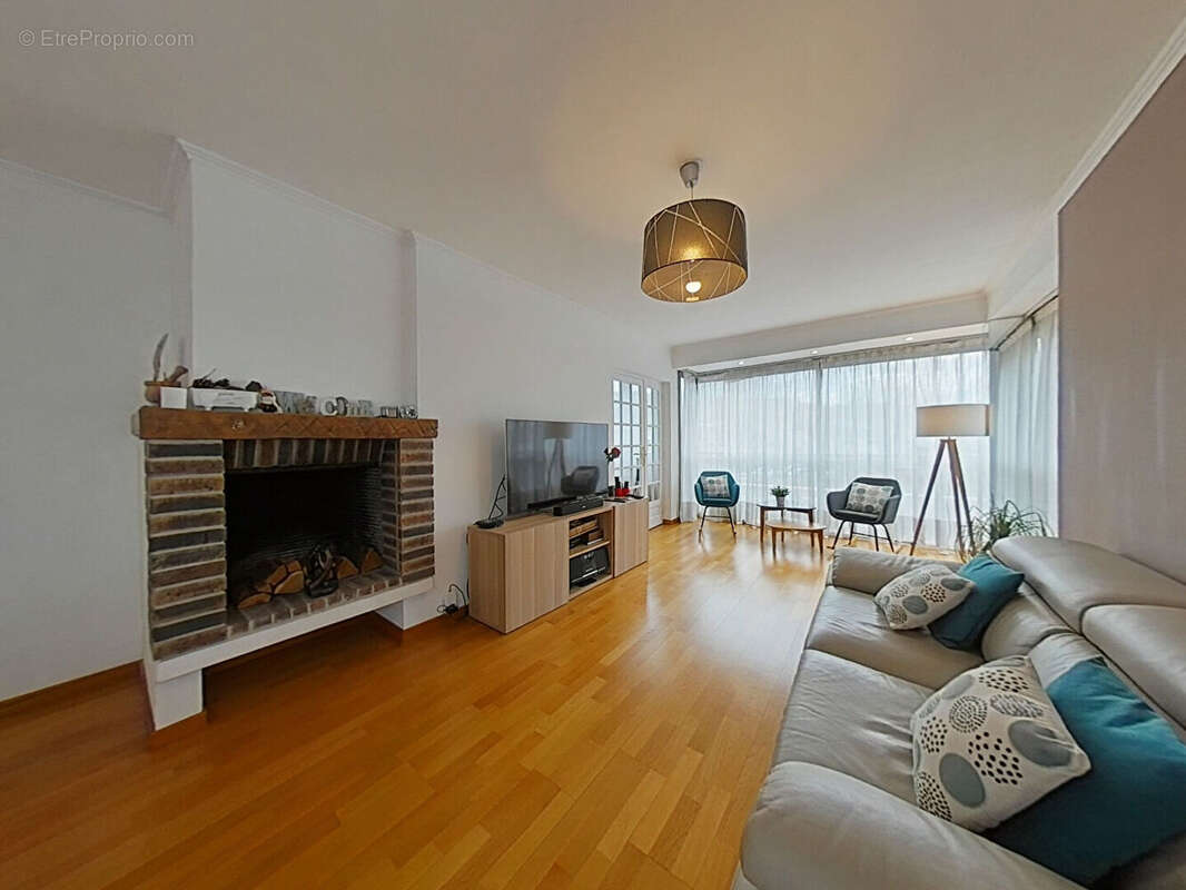 Appartement à FONTENAY-LE-FLEURY