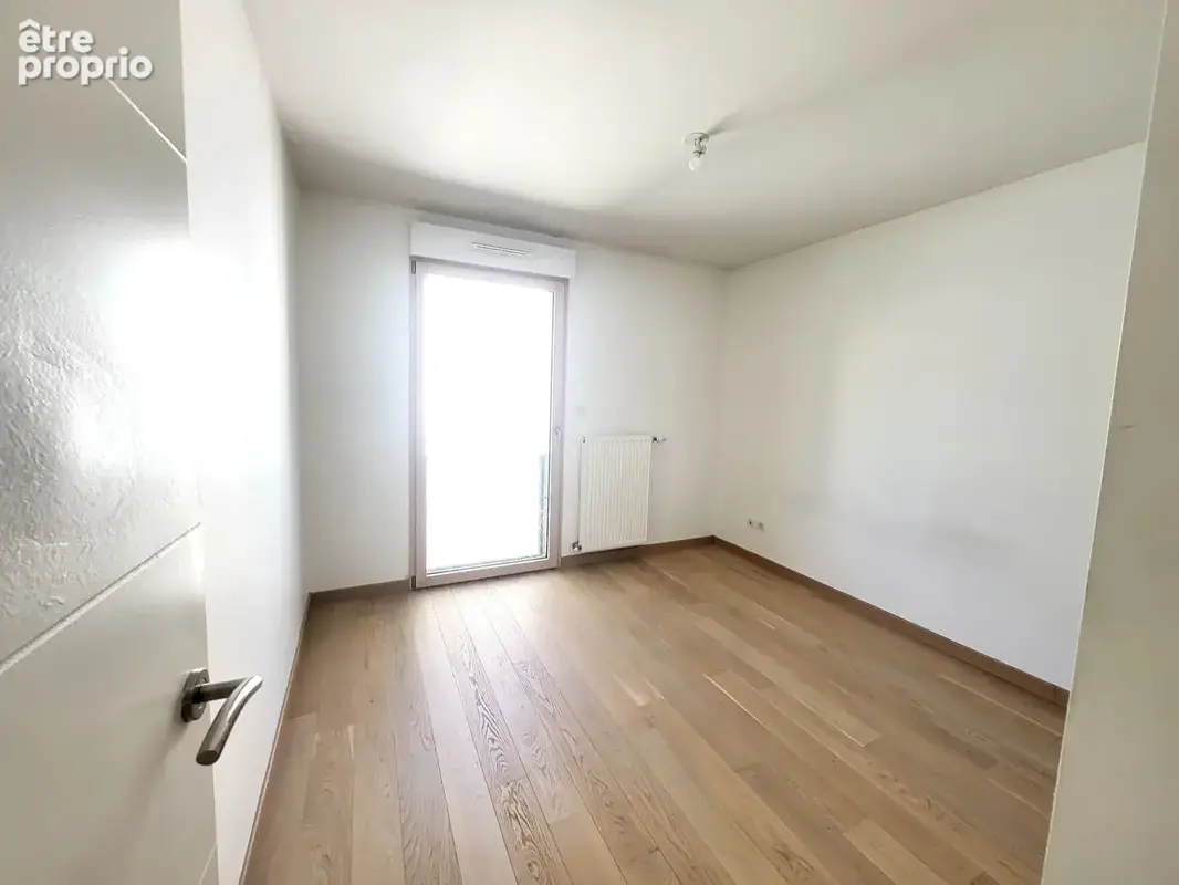 Appartement T3 avec terrasse et garage   Neuville-sur-Saône - photo 2