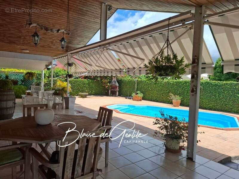 Maison à BAIE-MAHAULT