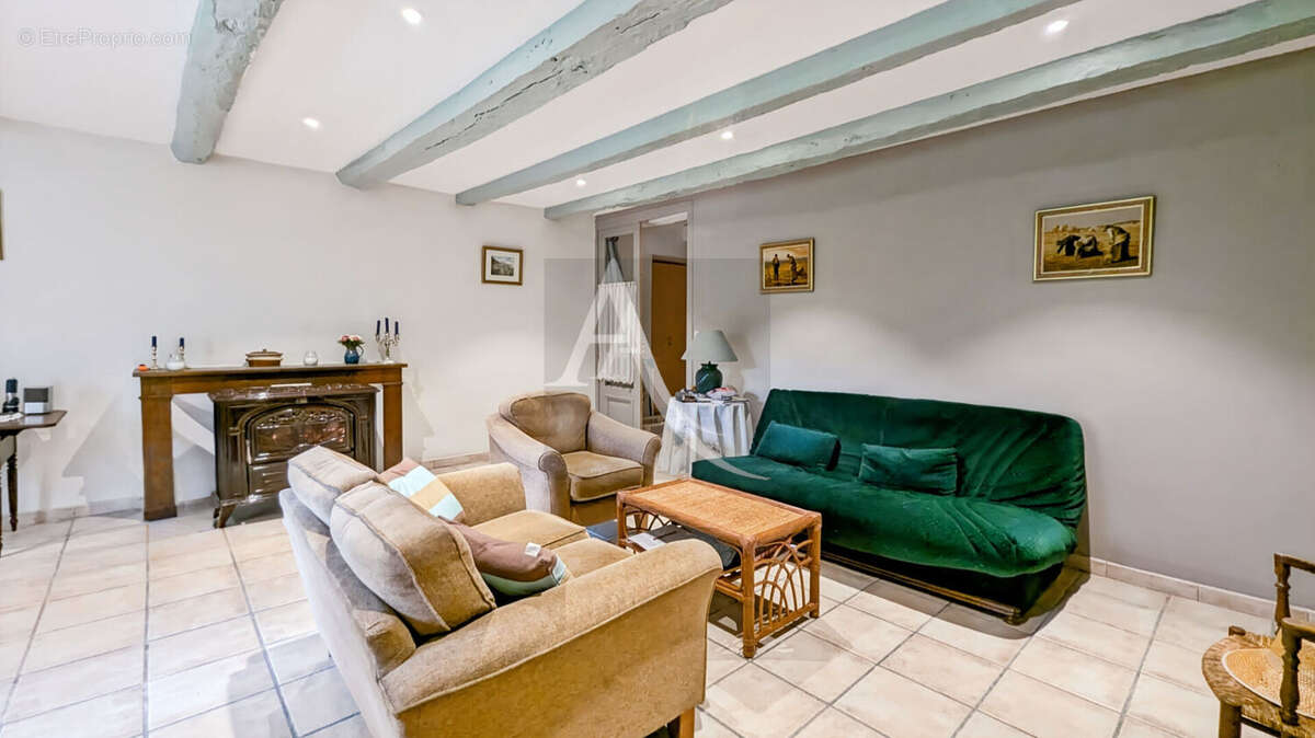 Maison à BLANQUEFORT-SUR-BRIOLANCE