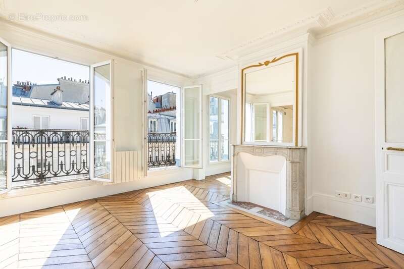 Appartement à PARIS-17E