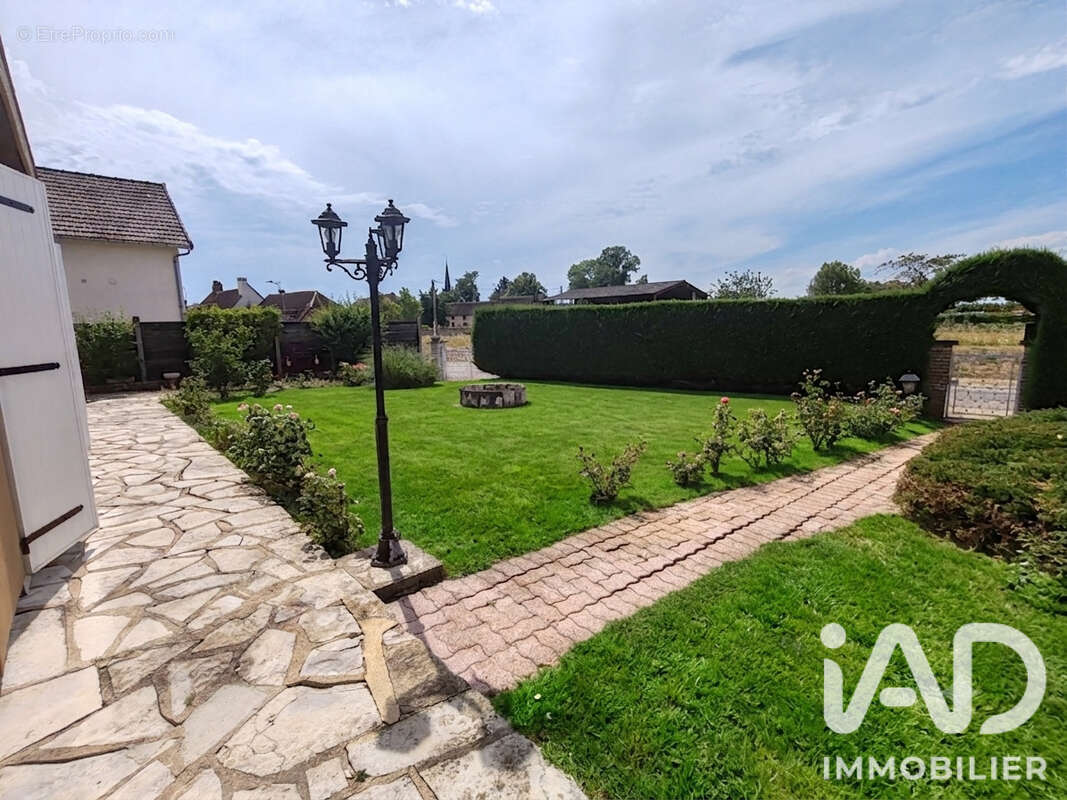 Maison 108 m² à Flogny-La-Chapelle  - photo 2